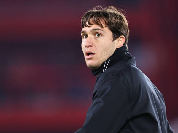 Arne Slot Bahas Peran Federico Chiesa di Liverpool