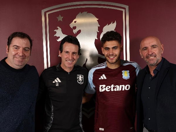 Aston Villa memperkuat posisi bek kanan dengan mendatangkan Andres Garcia