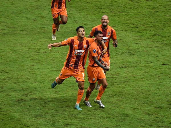 Pemain Borneo FC, Stefano Lilipaly merayakan gol ke gawang Arema FC