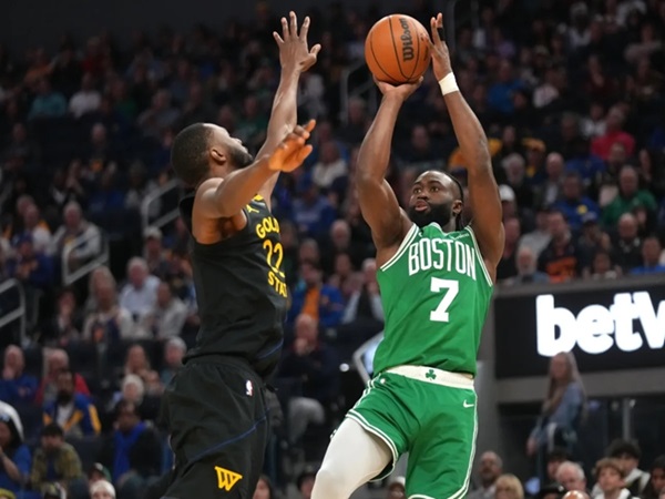Jaylen Brown Mengaku Tak Mudah Jaga Stephen Curry