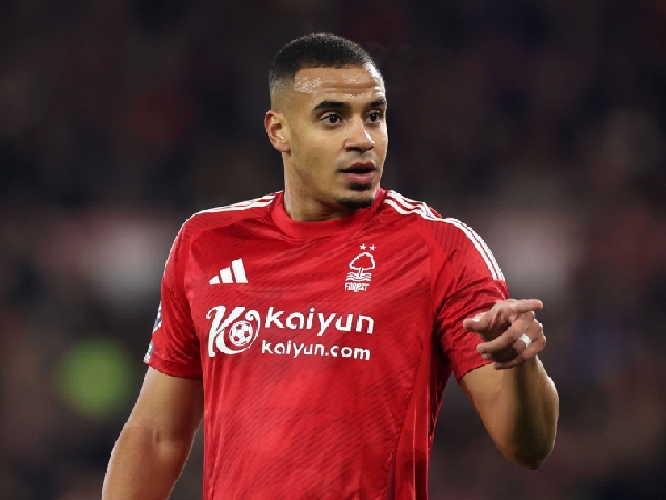 Bek Nottingham Forest, Murillo, memperpanjang masa tinggalnya di City Ground
