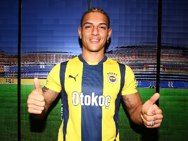 Diego Carlos resmi bergabung dengan Fenerbahce dari Aston Villa