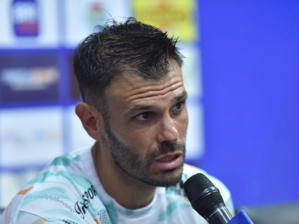 Gelandang Persib, Tyronne del Pino