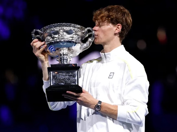 Hasil Australian Open: Tak Terpatahkan, Jannik Sinner Sekali Lagi Angkat Trofi Kemenangan