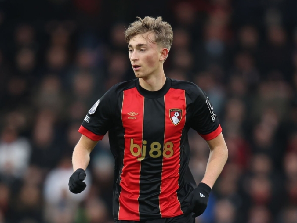 Chelsea membidik bek Bournemouth, Dean Huijsen