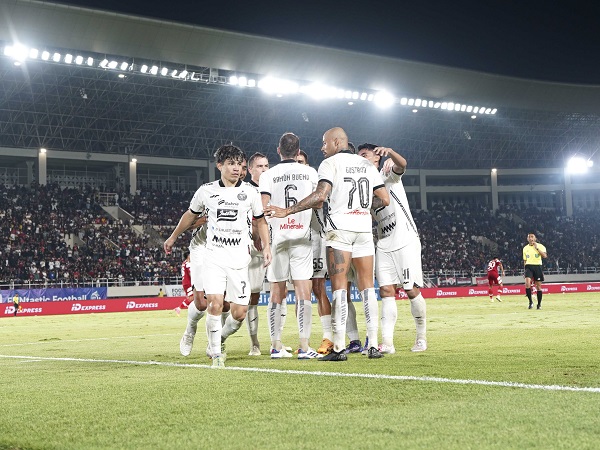 Pemain Persija Jakarta merayakan gol ke gawang Persis Solo