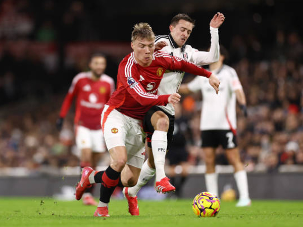 Rio Ferdinand Kritik Keras Rasmus Hojlund Usai Man United Kalahkan Fulham