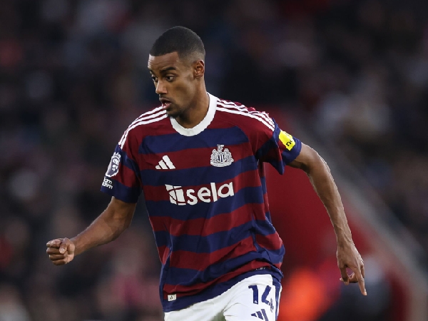 Alan Smith mendesak Arsenal mengupayakan perekrutan Alexander Isak