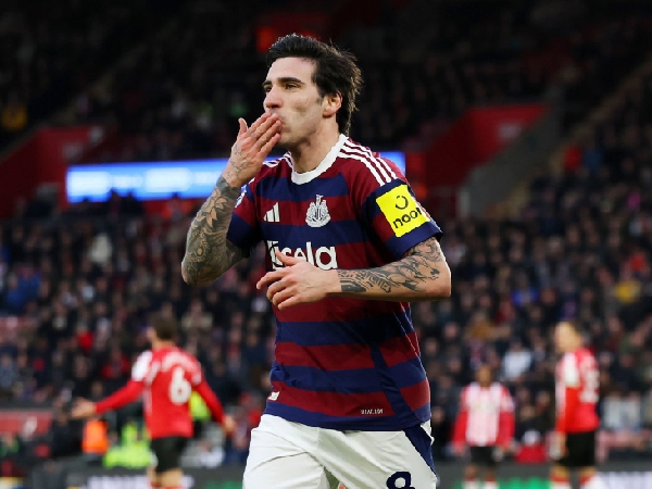 Gelandang Newcastle United, Sandro Tonali