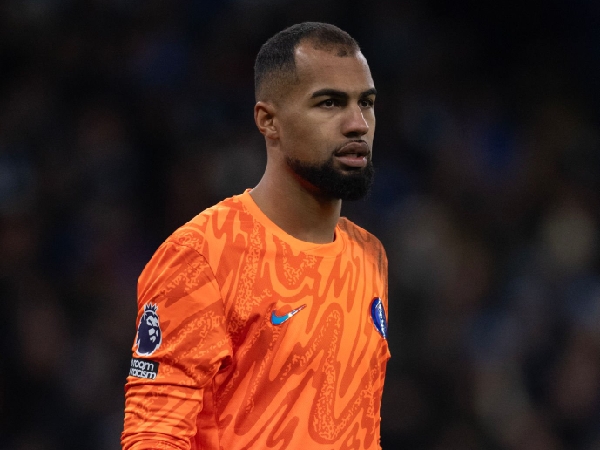 Kiper Chelsea, Robert Sanchez, terus berada dalam tekanan besar