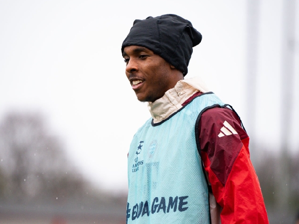 Mathys Tel diperebutkan oleh Manchester United dan Chelsea