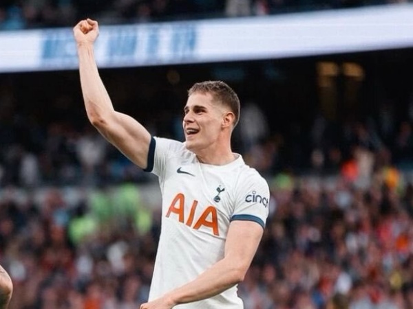 Defender Tottenham