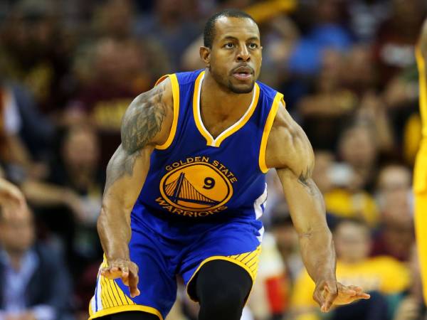 Andre Iguodala mencetak rata-rata 16,3 poin, 5,8 rebound, 4,0 assist dan 1,3 steal di seri Final 2015 yang memberinya penghargaan MVP. (Foto: AP)