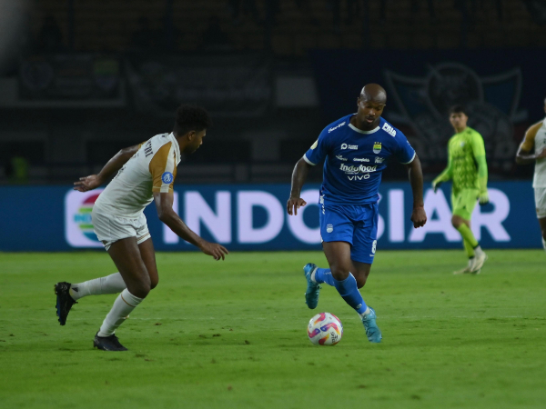 Penyerang Persib, Gervane Kastaneer