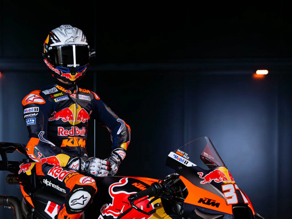 Pedro Acosta tak sabar bela tim pabrikan KTM.