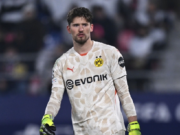 Chelsea siap memboyong Gregor Kobel pada musim panas mendatang