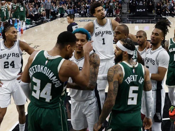 Giannis Antetokounmpo Merasa Kesal dengan Pelanggaran Chris Paul