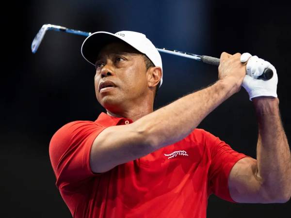 Tiger Woods beraksi di TGL - liga golf dalam ruangan yang dia dirikan bersama yang sedang dalam musim perdananya. (Foto: Golf Digest)