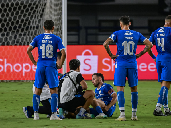 Marc Klok alami cedera hamstring