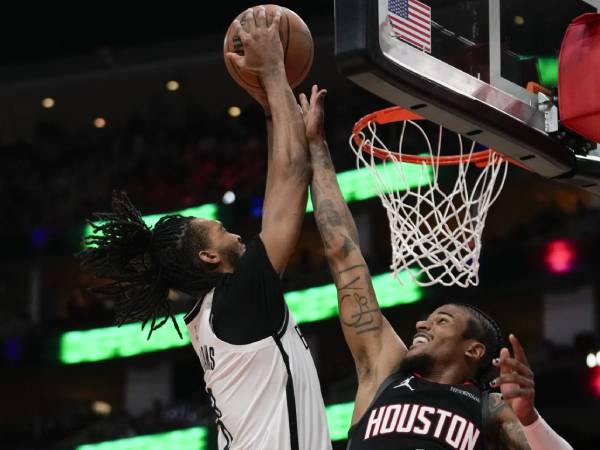 Ziaire Williams (kiri) mencetak 21 poin saat tim tamu Brooklyn Nets meraih kemenangan 110-98 atas Houston Rockets pada hari Sabtu (1/2) malam. (Foto: AP)