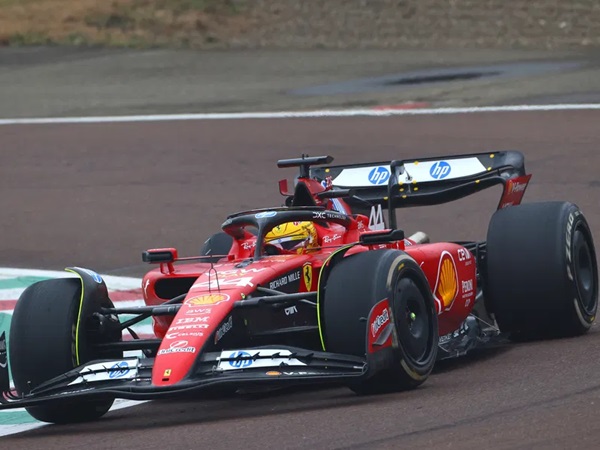 Lewis Hamilton Tidak Bisa Dikalahkan jika Dapat Mobil Cepat