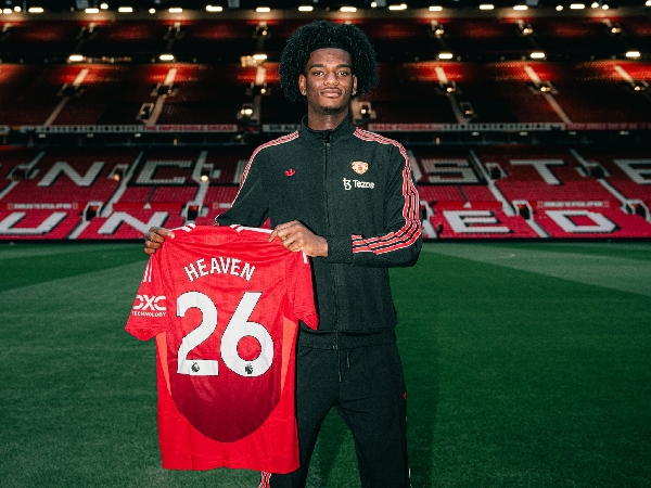 Manchester United mendapatkan bek muda Arsenal, Ayden Heaven