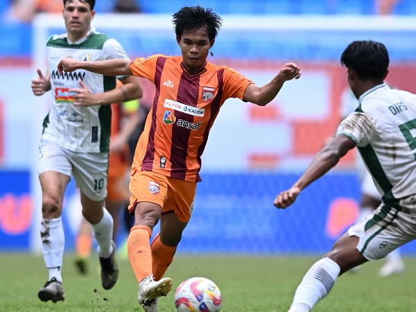 Pencatak gol Borneo FC, Muhammad Dwiky Hardiansyah ke gawang PSS Sleman