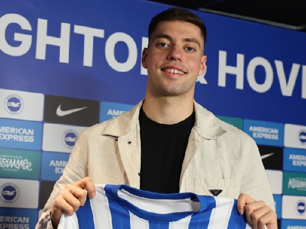 Stefanos Tzimas akan memperkuat Brighton mulai musim depan