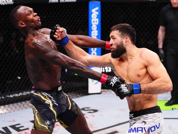 Nassourdine Imavov (kanan) dan Israel Adesanya. (Foto: Fight TV)