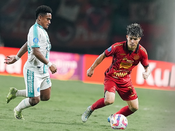 Gelandang Persija Jakarta, Ryo Matsumura di laga kontra PSBS Biak