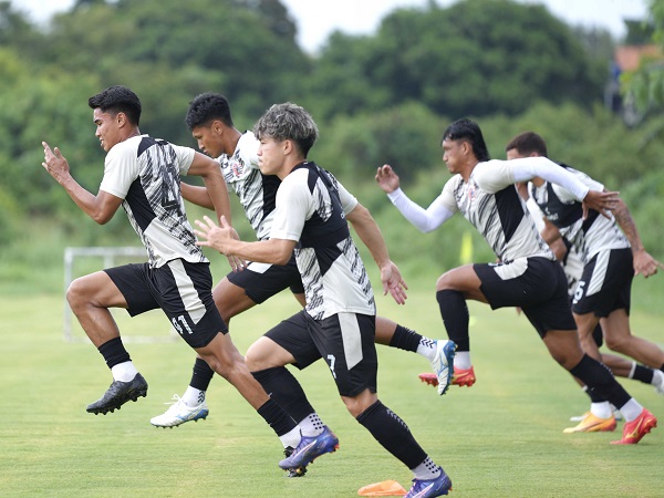 Latihan Persija Jakarta jelang menghadapi Dewa United FC