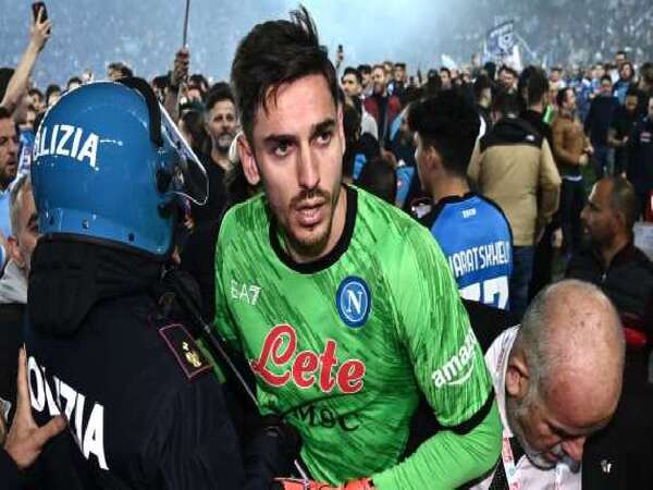 Agen dari Alex Meret mengonfirmasi jika kiper berkebangsaan Italia segera meneken kontrak baru bersama Napoli / via Getty Images