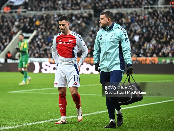 Gabriel Martinelli mengalami cedera hamstring saat Arsenal kalah dari Newcastle, Kamis (6/2)