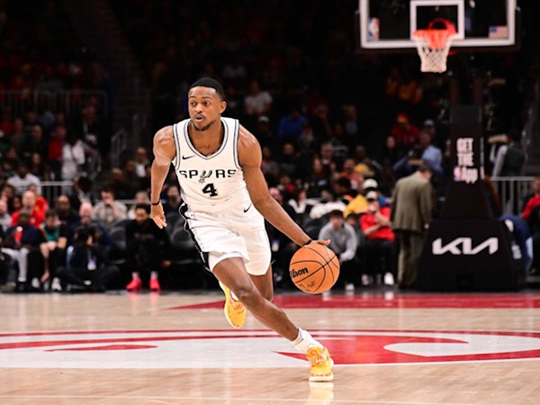 De'Aaron Fox Jadi Penentu Saat Spurs Menang Atas Hawks