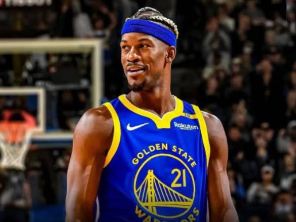 Jimmy Butler menyetujui perpanjangan kontrak dua tahun senilai $121 juta dengan Golden State hingga musim 2026-27. (Foto: ESPN)