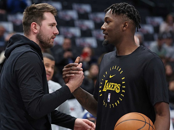 Luka Doncic dapat pembelaan langsung dari Dorian Finney-Smith.