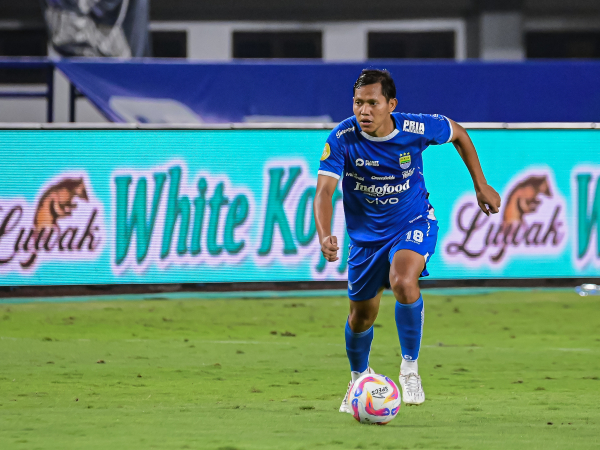 Gelandang Persib, Adam Alis