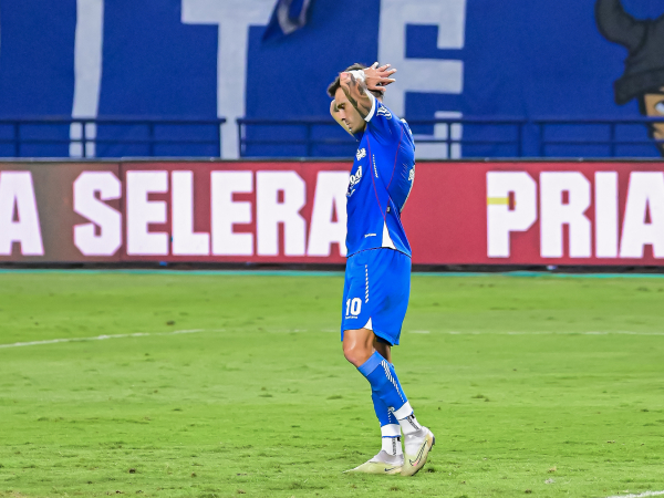 Gelandang Persib, Tyronne del Pino