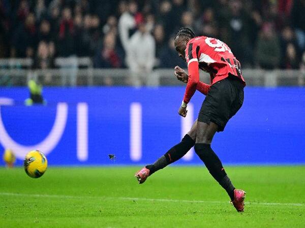 AC Milan disebut tertarik untuk mengikat Tammy Abraham secara permanen, begitu masa peminjamannya dari AS Roma selesai pada akhir musim nanti / via Getty Images