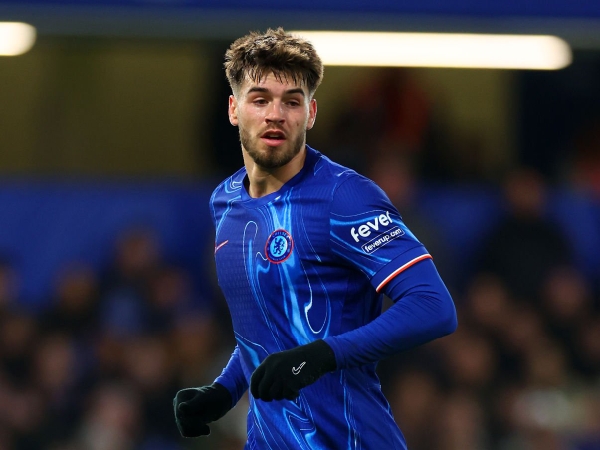 Striker muda Chelsea, Marc Guiu, harus absen panjang