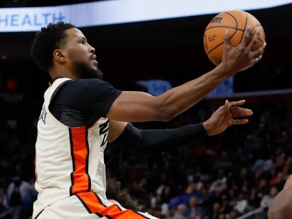 Malik Beasley mencetak 36 poin saat tuan rumah Detroit Pistons mengalahkan Philadelphia 76ers 125-112 pada Jumat (7/2) malam. (Foto: AP)