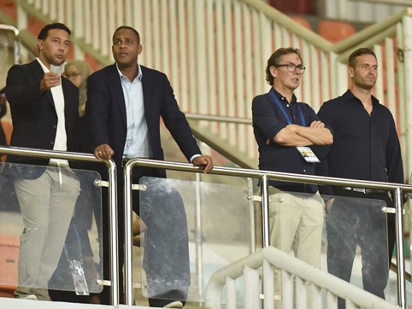 Pelatih timnas Indonesia, Patrick Kluivert menyaksikan laga Dewa United FC kontra Persija Jakarta
