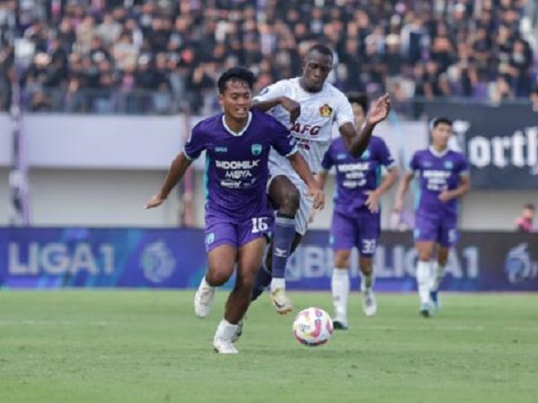 Gelandang Persita Tangerang, Ahmad Fahd menjalani debutnya musim ini