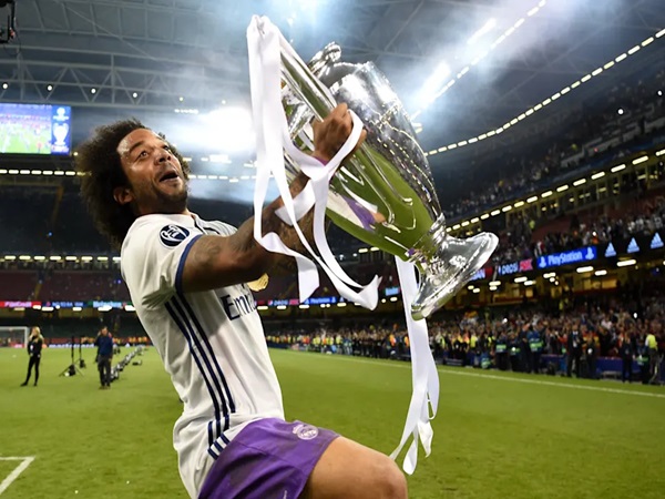 Marcelo Vieira Terharu di Depan Fans Real Madrid