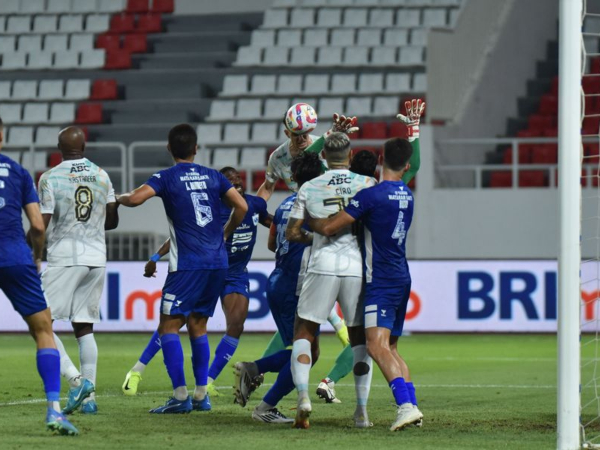 Bek Persib, Nick Kuipers