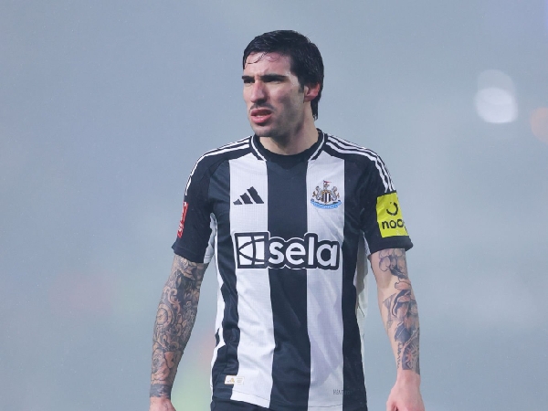 Gelandang Newcastle United, Sandro Tonali