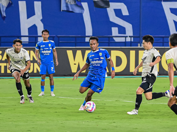 Gelandang bertahan Persib, Robi Darwis