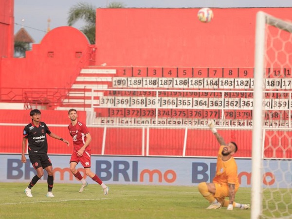 Laga Arema FC kontra PSM Makassar di Blitar