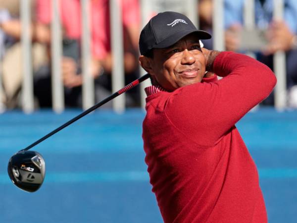 Tiger Woods dijadwalkan bertanding sembilan hari setelah kematian ibunya, Kultida Woods. (Foto: Golf Digest)