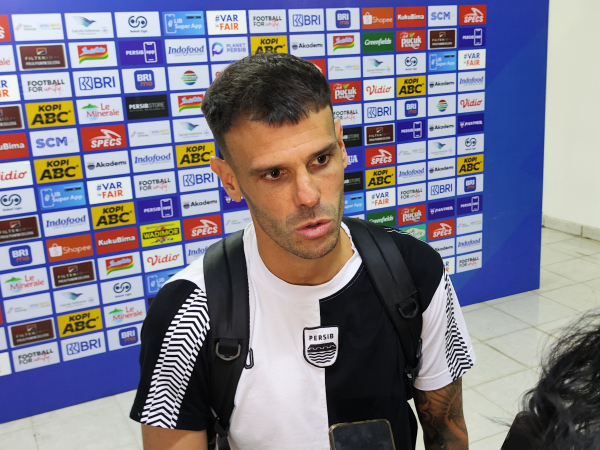 Gelandang Persib, Tyronne del Pino